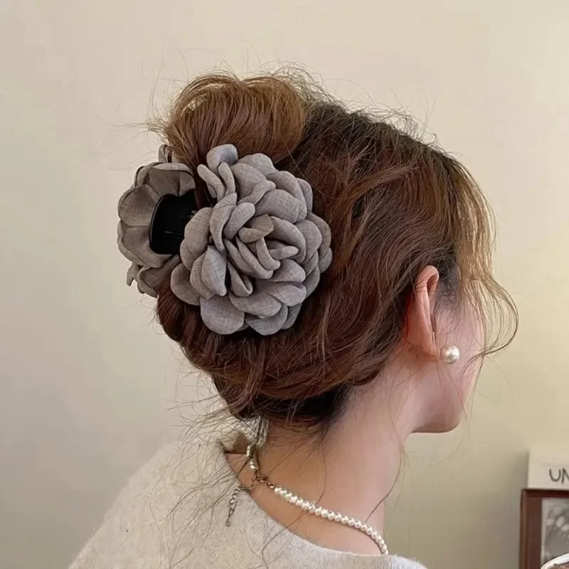 Travel Accessories Aesthetic - Klip Cakar Rambut Bunga Mawar Kain