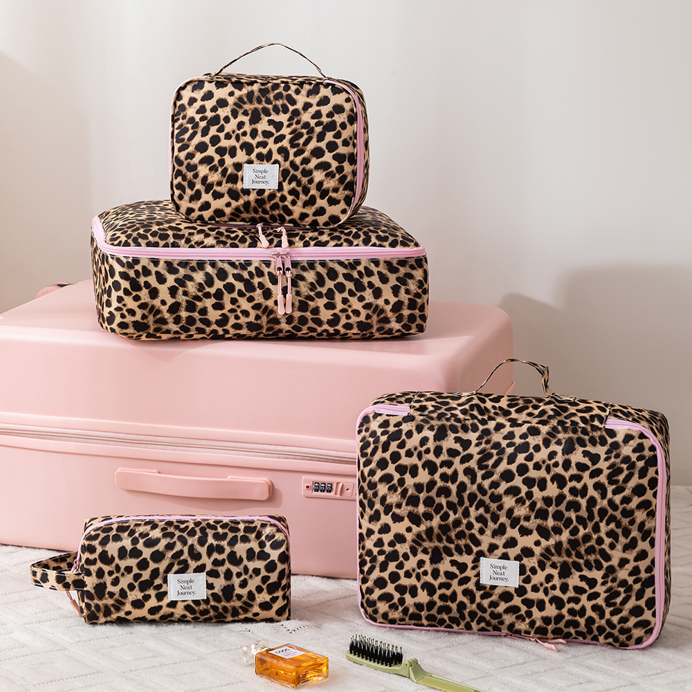 Tas Makeup Leopard Organizer P - Travel Accessories Aesthetic ulasan dan harga